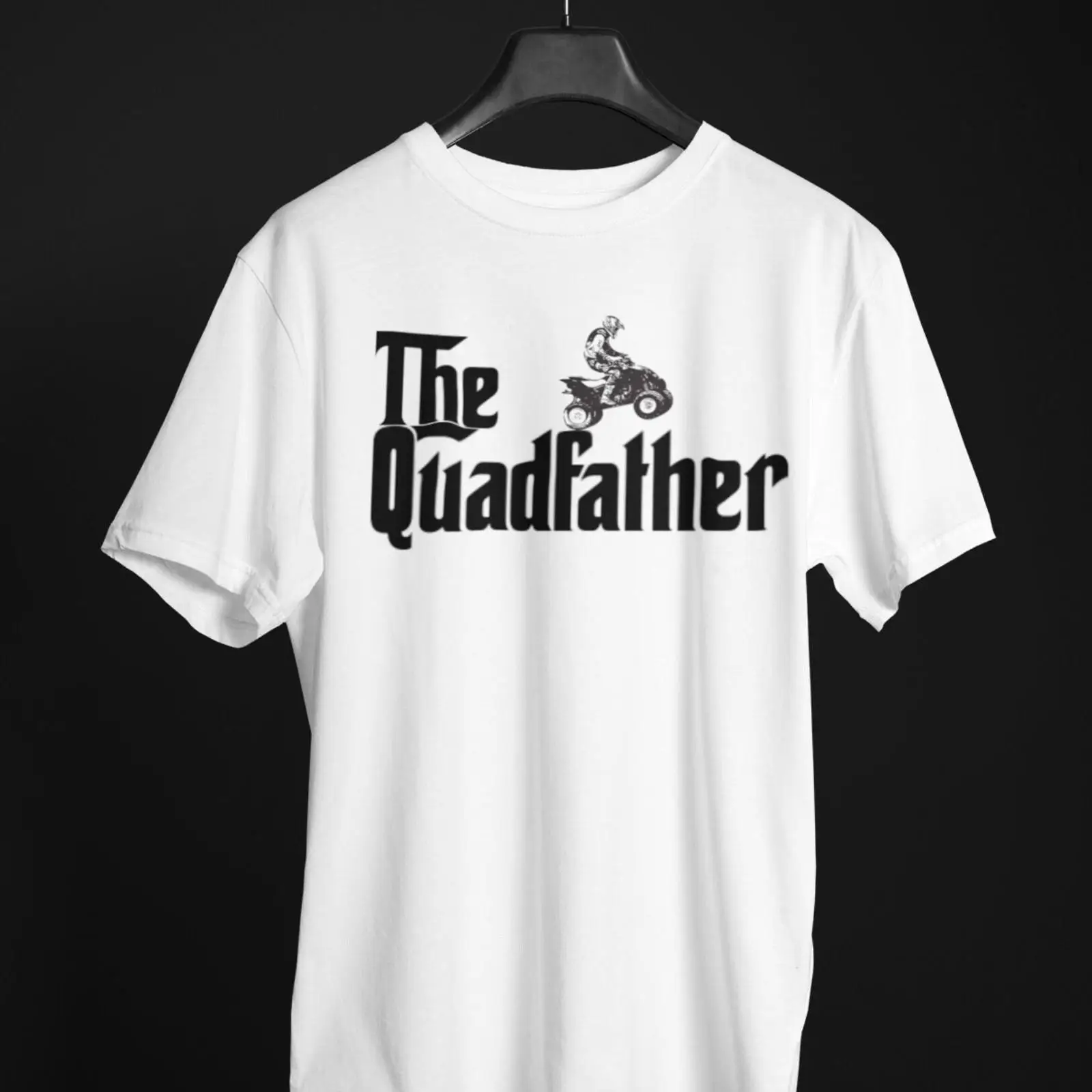 Outdoor Adventure Quad Biking - เสื้อยืด The Quadfather ลายตลกสำหรับคนขับรถเอทีวี ขับขี่ออฟโรด เสื้อผ้าสำหรับคุณพ่อ